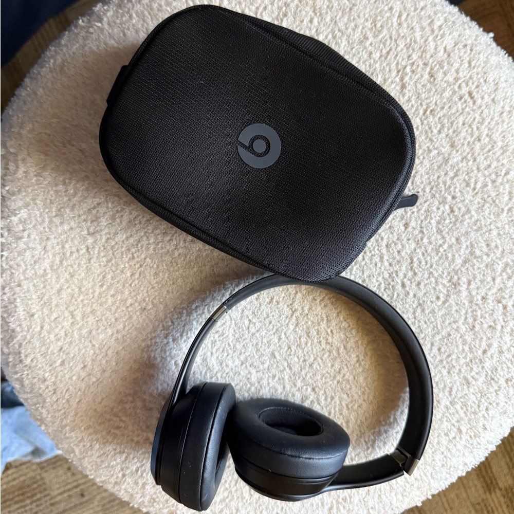 Beats by Dre Black Wireless Headphones with Case